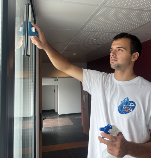 Nettoyage de vitres professionnel par votre agence BtoB Clean Nettoyage de vitres professionnel par votre agence BtoB Clean